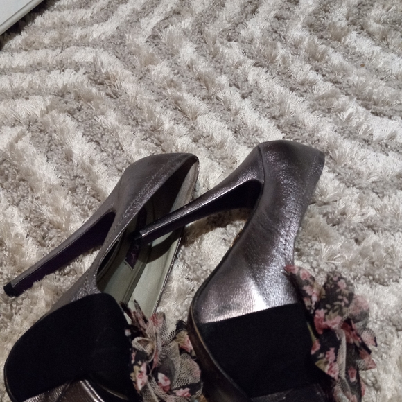 Shoes - Picture 5 of 6